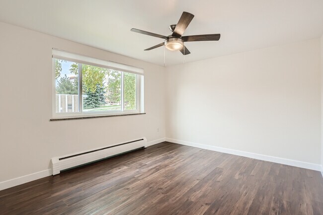 2475 S Vine St Apts