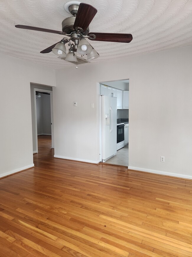 Building Photo - 9334 Peachtree St Unit A