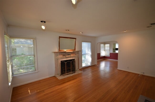 Photo - 6611 Anita St