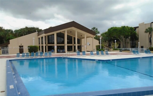 Building Photo - 14221 N Kendall Dr Unit 103C