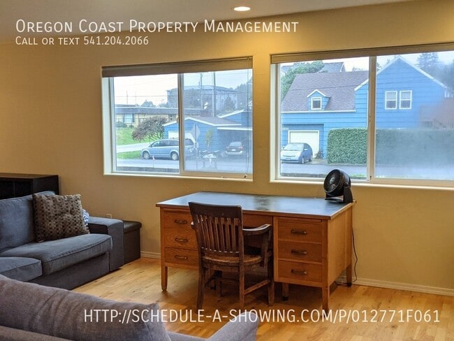 Photo - 912 SW Bay View Ln