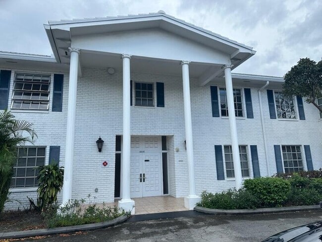 Building Photo - 2220 NE 68th St Unit 1023