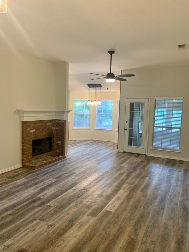 Photo - 1632 Whiterock Dr