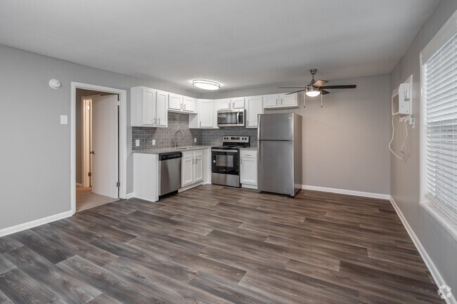 1BR, 1BA - 588SF - Kitchen