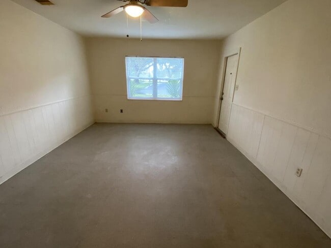 Photo - 1051 E Walnut St