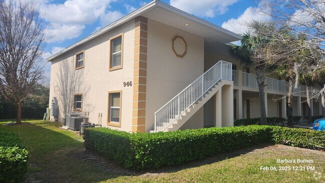 Building Photo - 3 bed 2 bath Rental