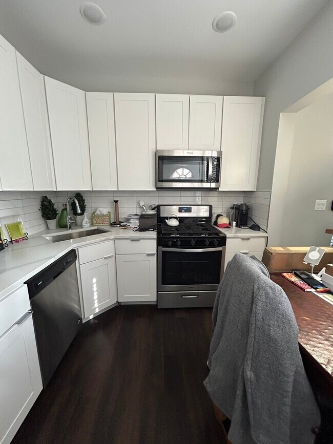 Photo - 709 W Barry Ave Unidad S2