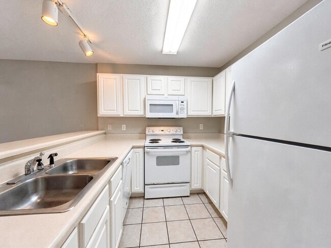 Photo - 954 Scenic Oak Ln