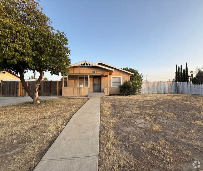 Building Photo - 915 31st St Rental