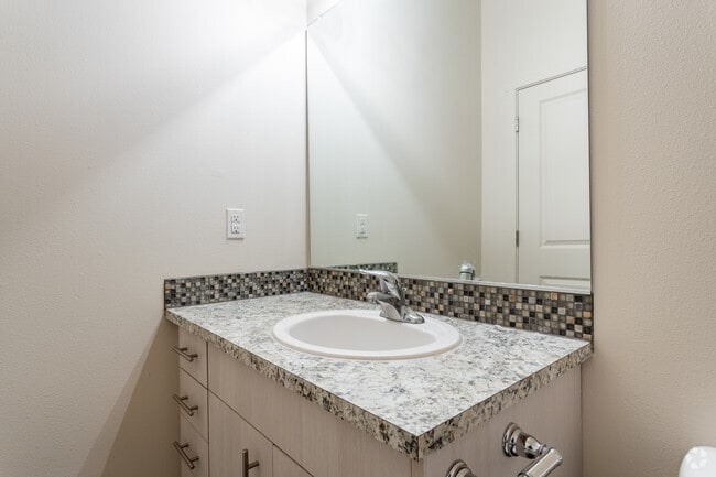 1BR, 1BA - 714 SF