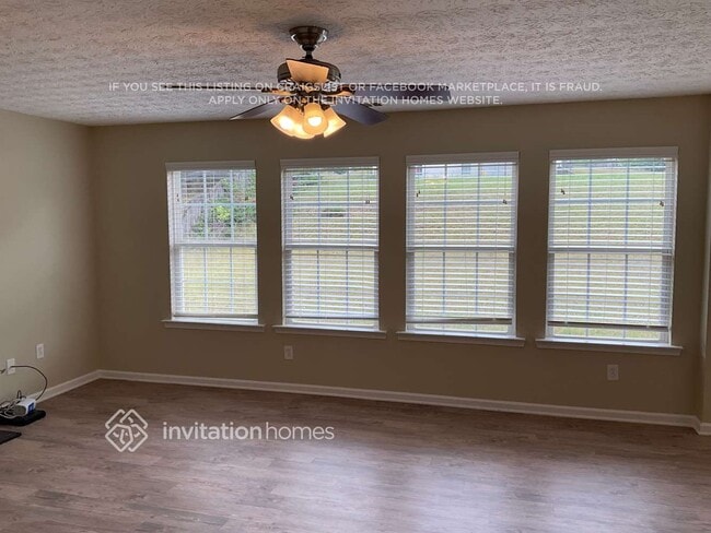 Photo - 915 Shannon Rd SE