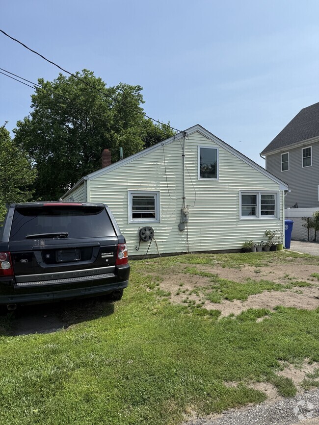 Building Photo - 210 McKinley Ave Rental