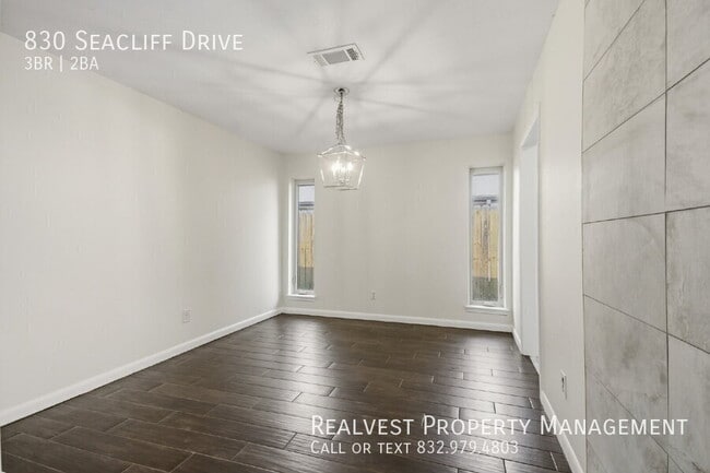 Photo - 830 Seacliff Dr