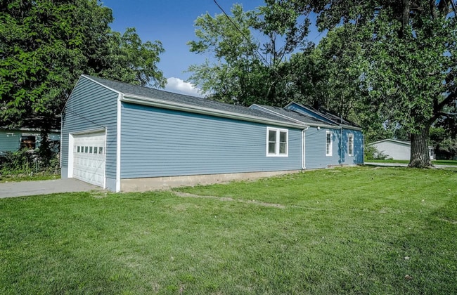 Photo - 2104 Hall St