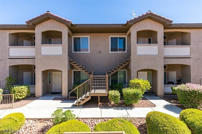 Building Photo - 2305 W Horizon Ridge Pkwy Unit 2023