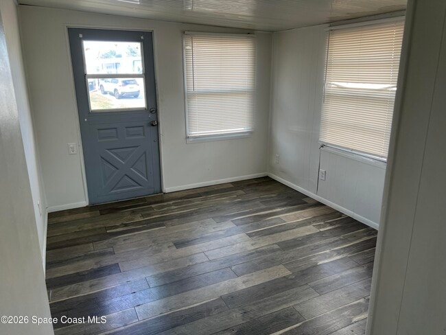 Photo - 1142 Parkview Ct NE