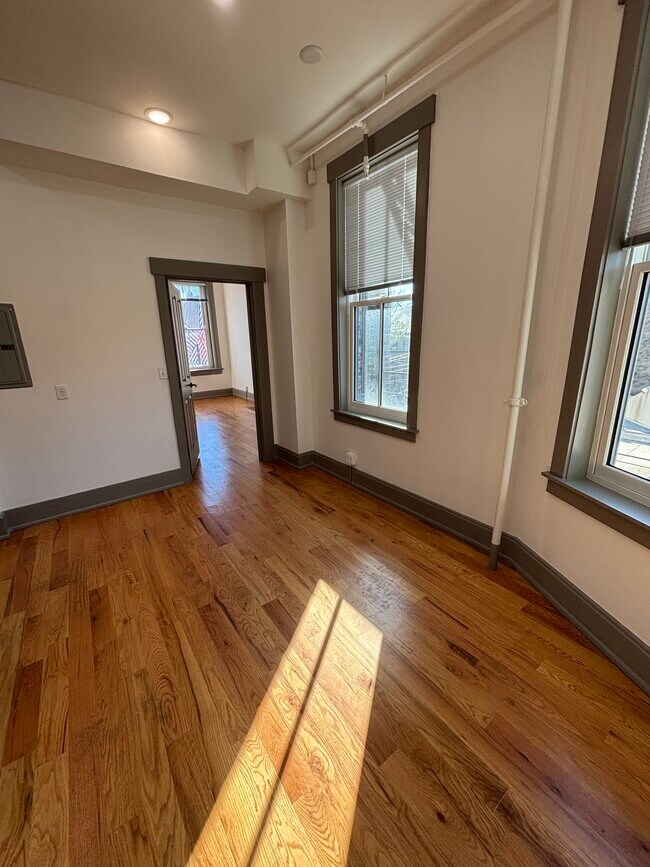 Photo - 1725 Elm St