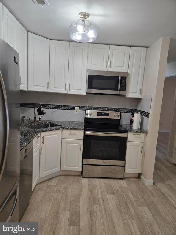 Building Photo - 607 Lindsey Ct