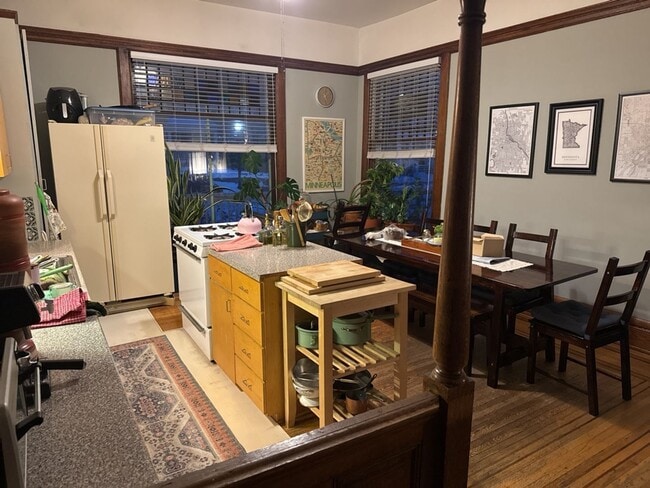 Photo - 2204 Grand Ave S Unidad 1