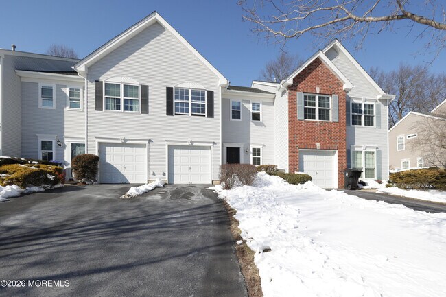 Photo - 42 Pennsbury Way