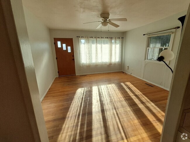 Building Photo - 1100 Hedgewood Dr Rental