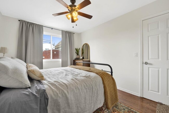 Photo - 3 bedroom in Chicago IL 60647