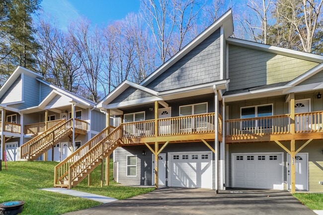 Photo - 440 Little Sycamore Ln