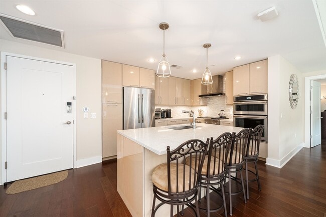Photo - 100 Eton Row Unit 603