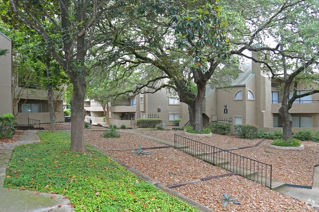 4000 HORIZON HILL APARTMENTS