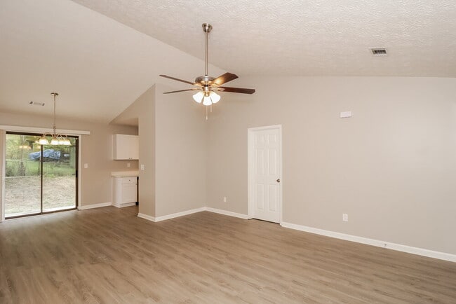 Photo - 108 Julie Ln