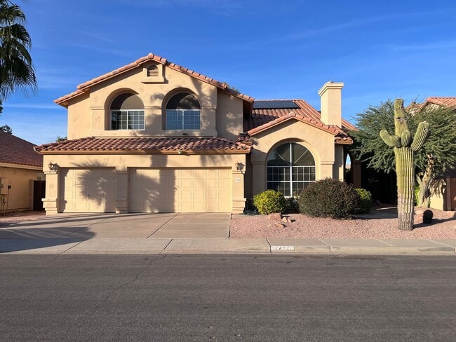 Building Photo - 3500 SFT home, 5 Bed 3 bath with POOL and 3 car garage