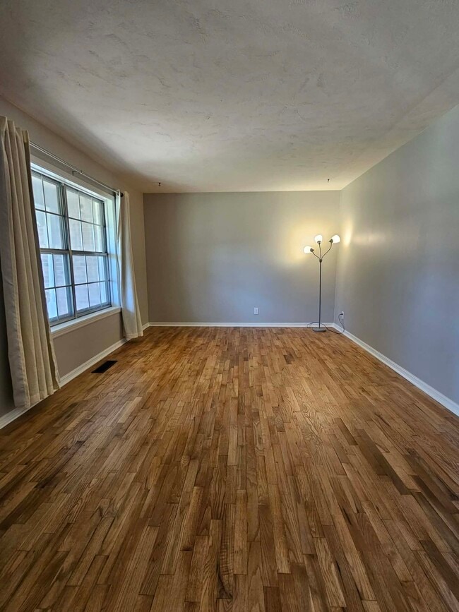 Photo - 708 W Hartwood Ave