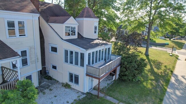 Photo - 715 Quincy Shore Dr House