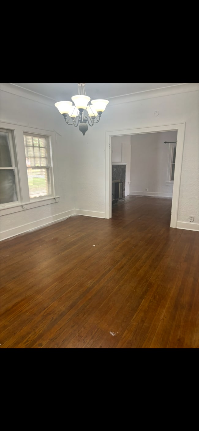 Photo - 208 E Ligustrum Blvd