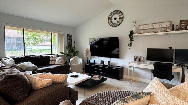 Photo - 5641 Coach House Cir Unidad B