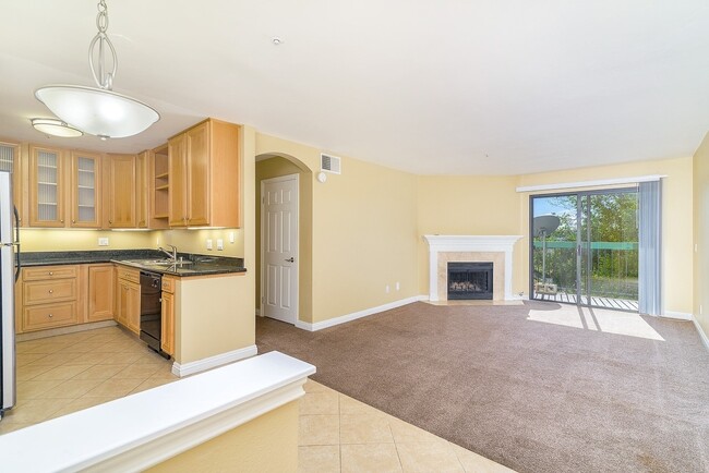 Building Photo - 5525 Shasta Ln Unit 204