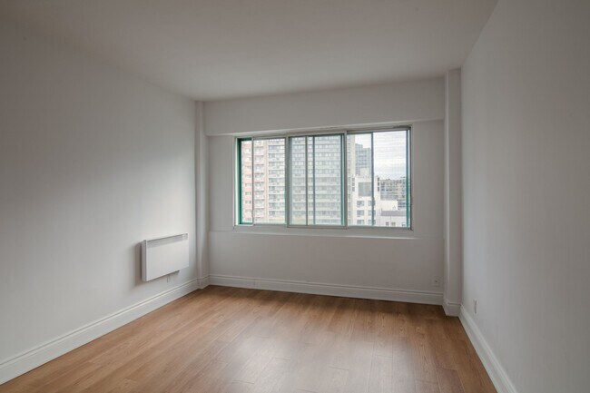 Building Photo - 3455 Rue Aylmer Unit 906