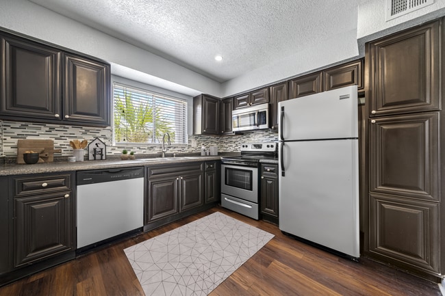 Building Photo - Palmera Pointe Rental