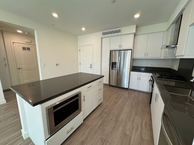 Building Photo - Stunning 2Bd/2Ba Condo in Heart of Irvine!