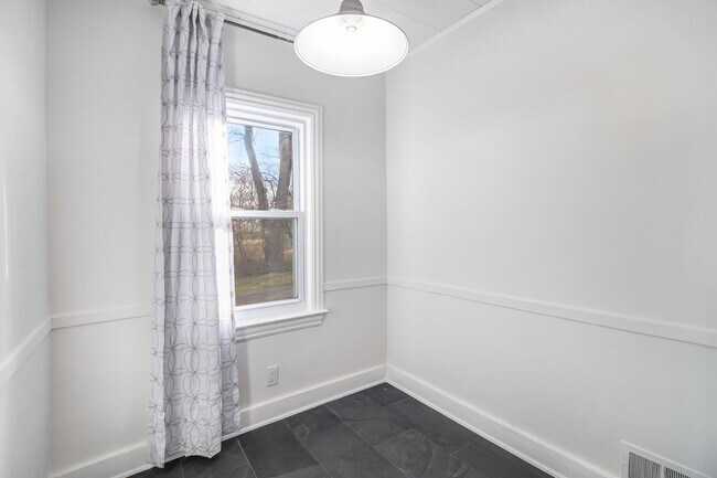 Photo - 5 Wenonah Dr