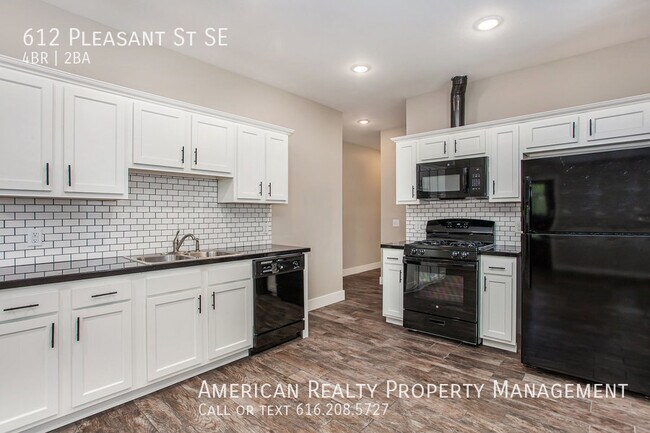 Photo - 612 Pleasant St SE