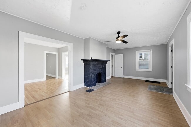 Photo - 1452 Summit St