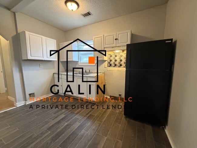 Photo - 1247 Carr Ave