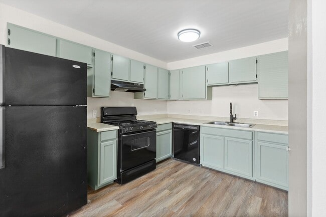 104 Lady Bird Ln Unit D