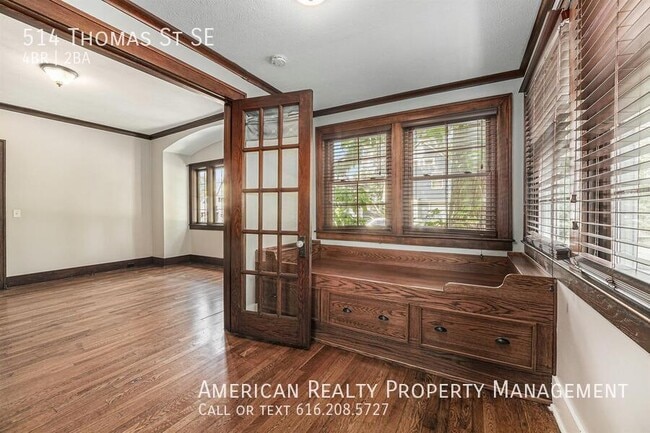 Photo - 514 Thomas St SE