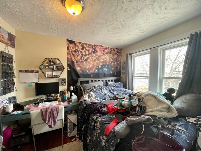 Photo - 62 Brock St Apartments Unit 3 BED CLEANNN Laundry