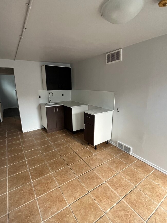 Photo - 305 Langside St Unit 7