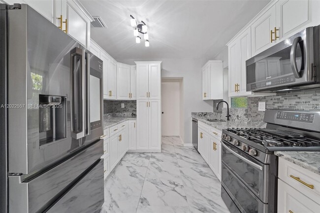 Photo - 8927 Carlyle Ave