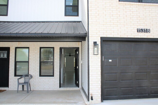 Photo - COX-NORTHRIDGE DR-1 Unit B