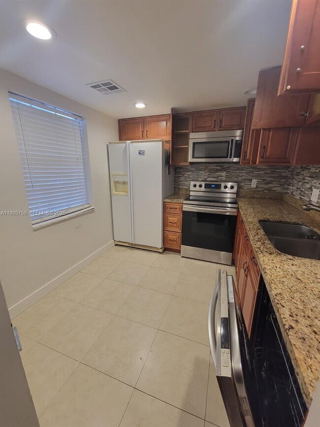 Photo - 4321 NW 9th Ave Unit 102